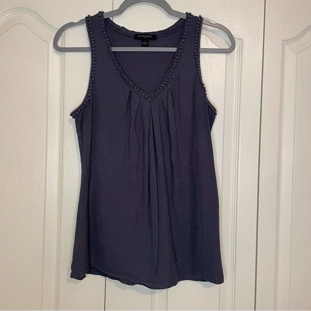⭐️ 5/$25 Banana Republic crochet trim tank